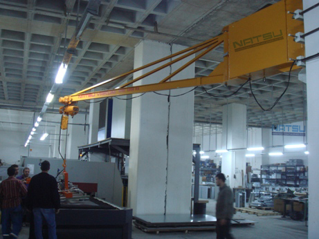 column-and-wall-mounted-slewing-cranes-with-electric-chain-hoist